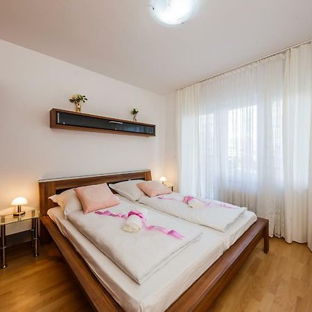 Apartman Lucija Каштела Екстер'єр фото