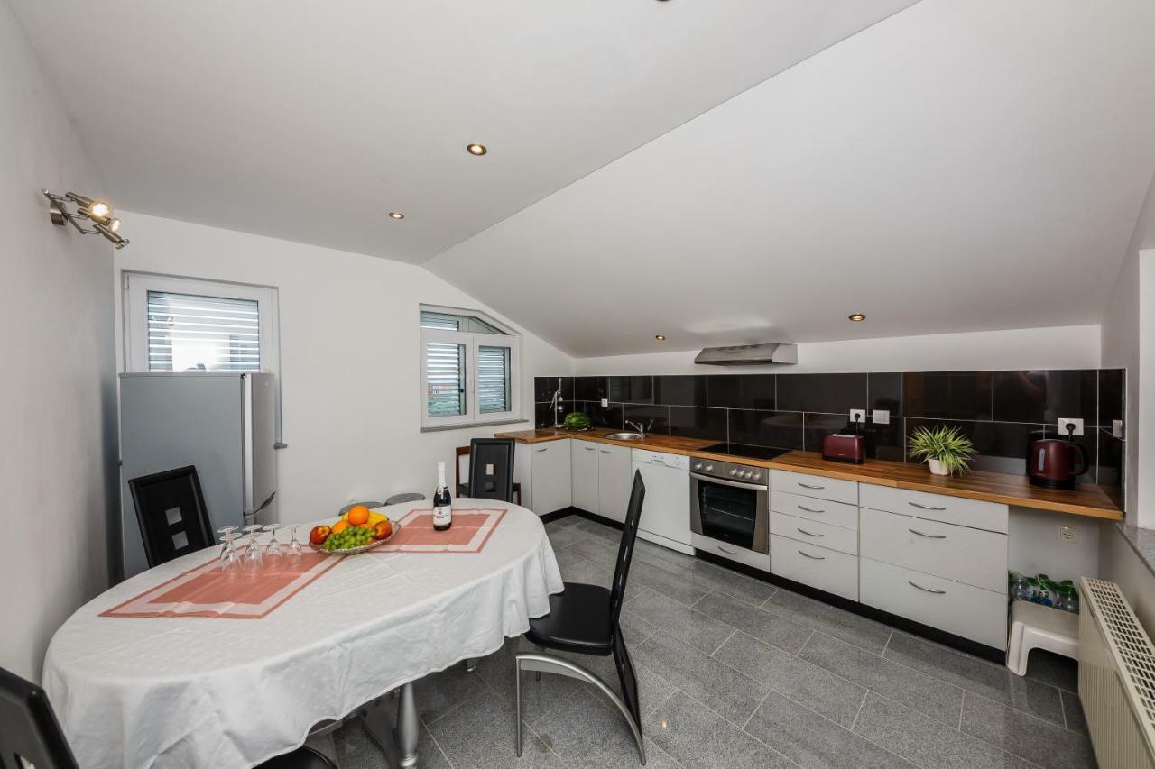 Apartman Lucija Каштела Екстер'єр фото