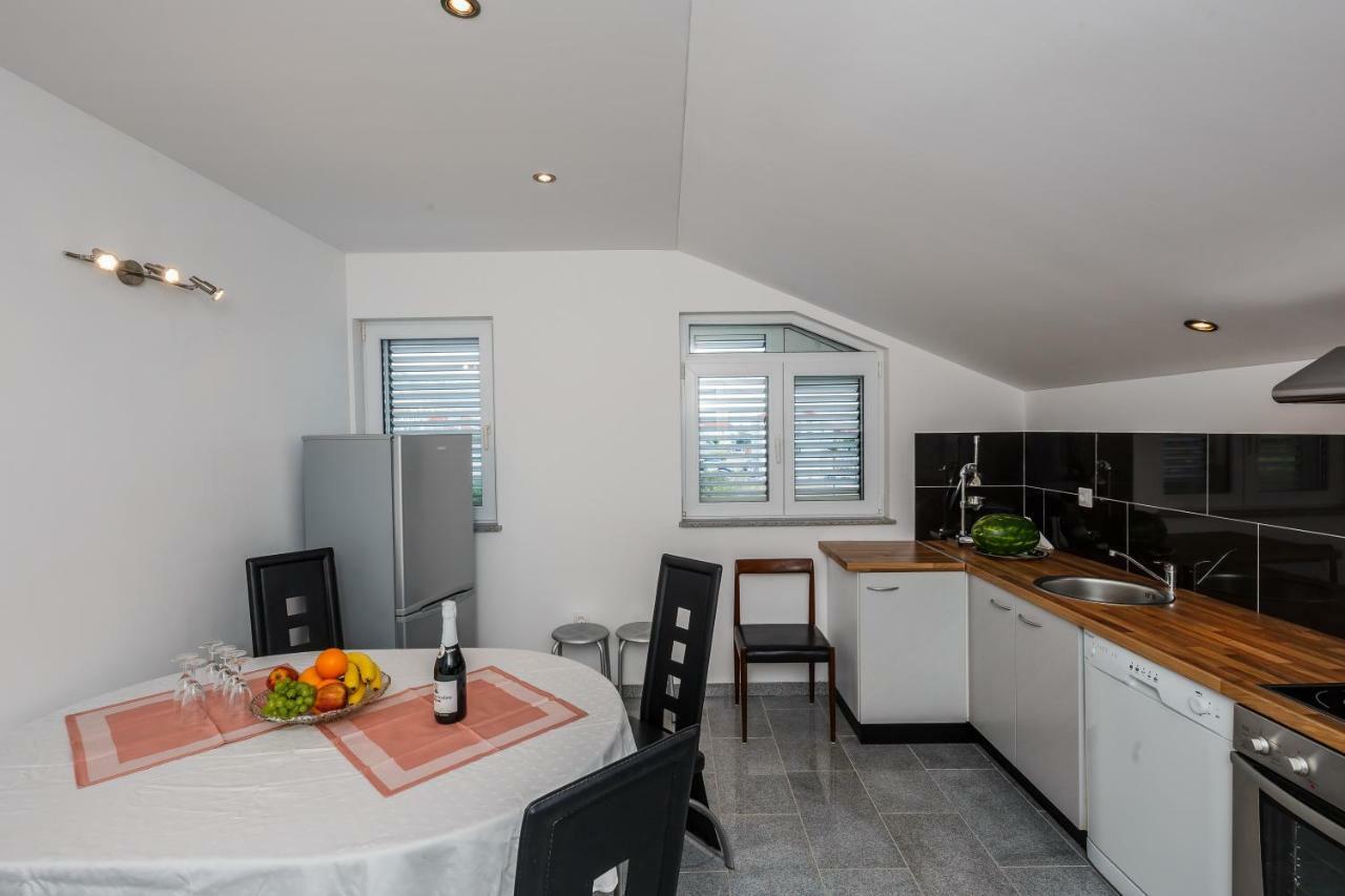 Apartman Lucija Каштела Екстер'єр фото