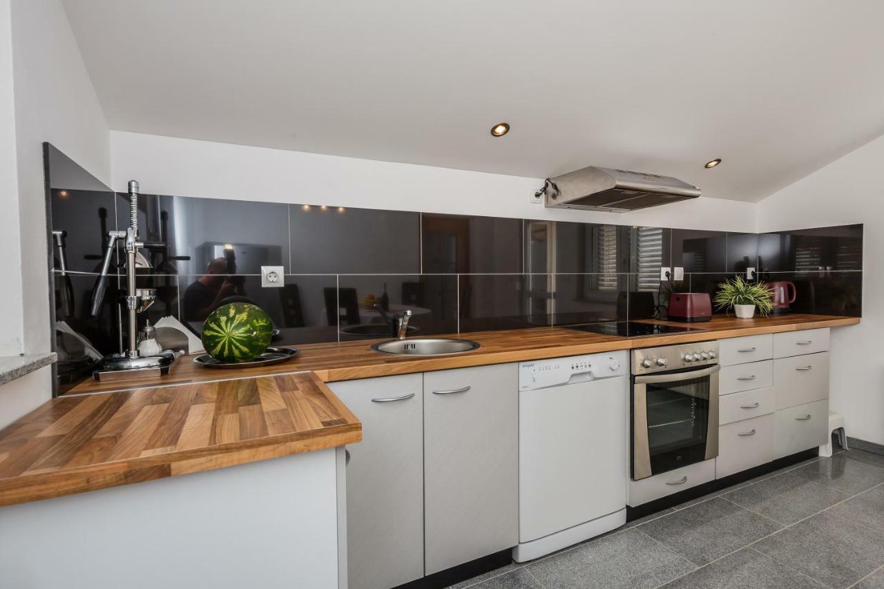 Apartman Lucija Каштела Екстер'єр фото