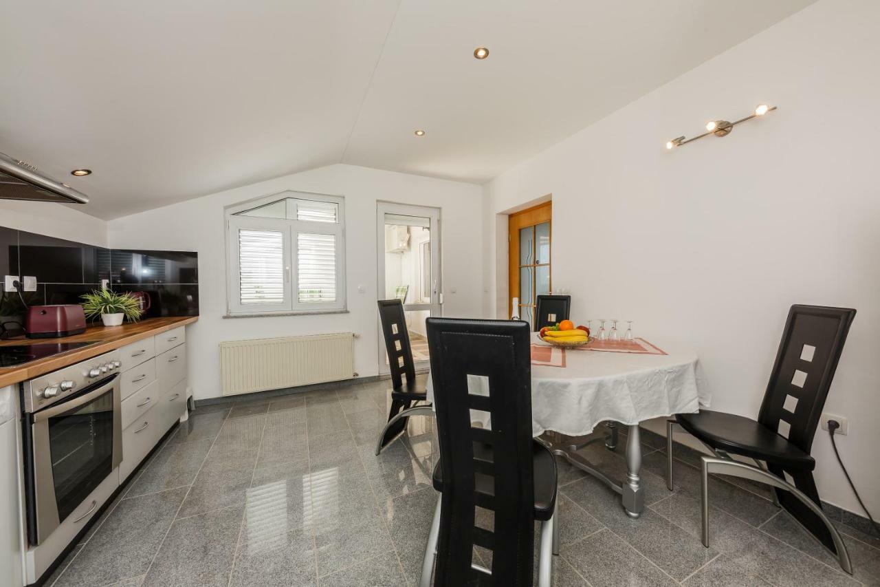 Apartman Lucija Каштела Екстер'єр фото
