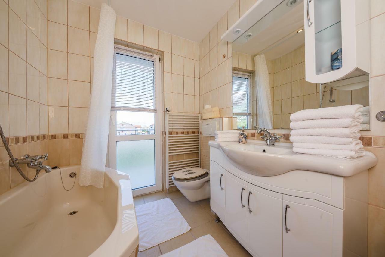 Apartman Lucija Каштела Екстер'єр фото