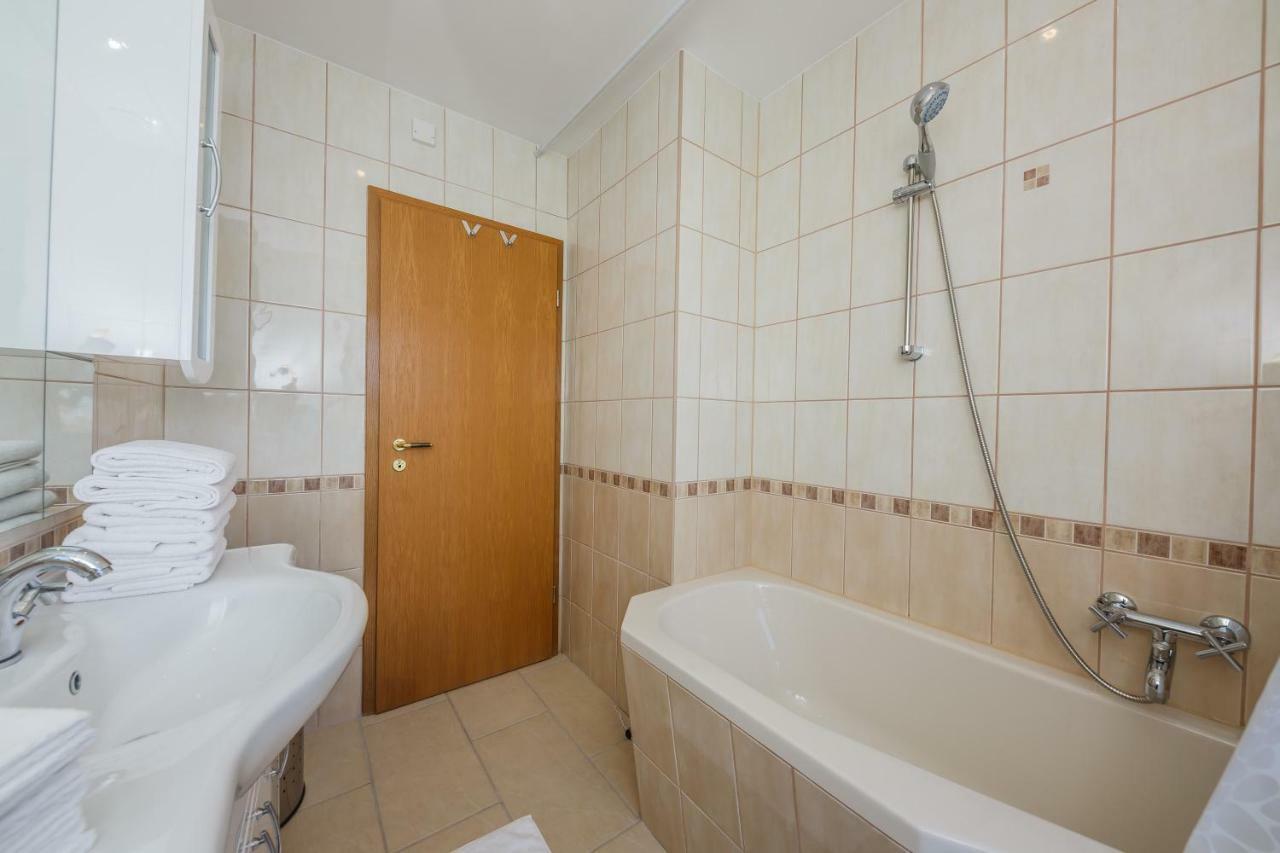 Apartman Lucija Каштела Екстер'єр фото